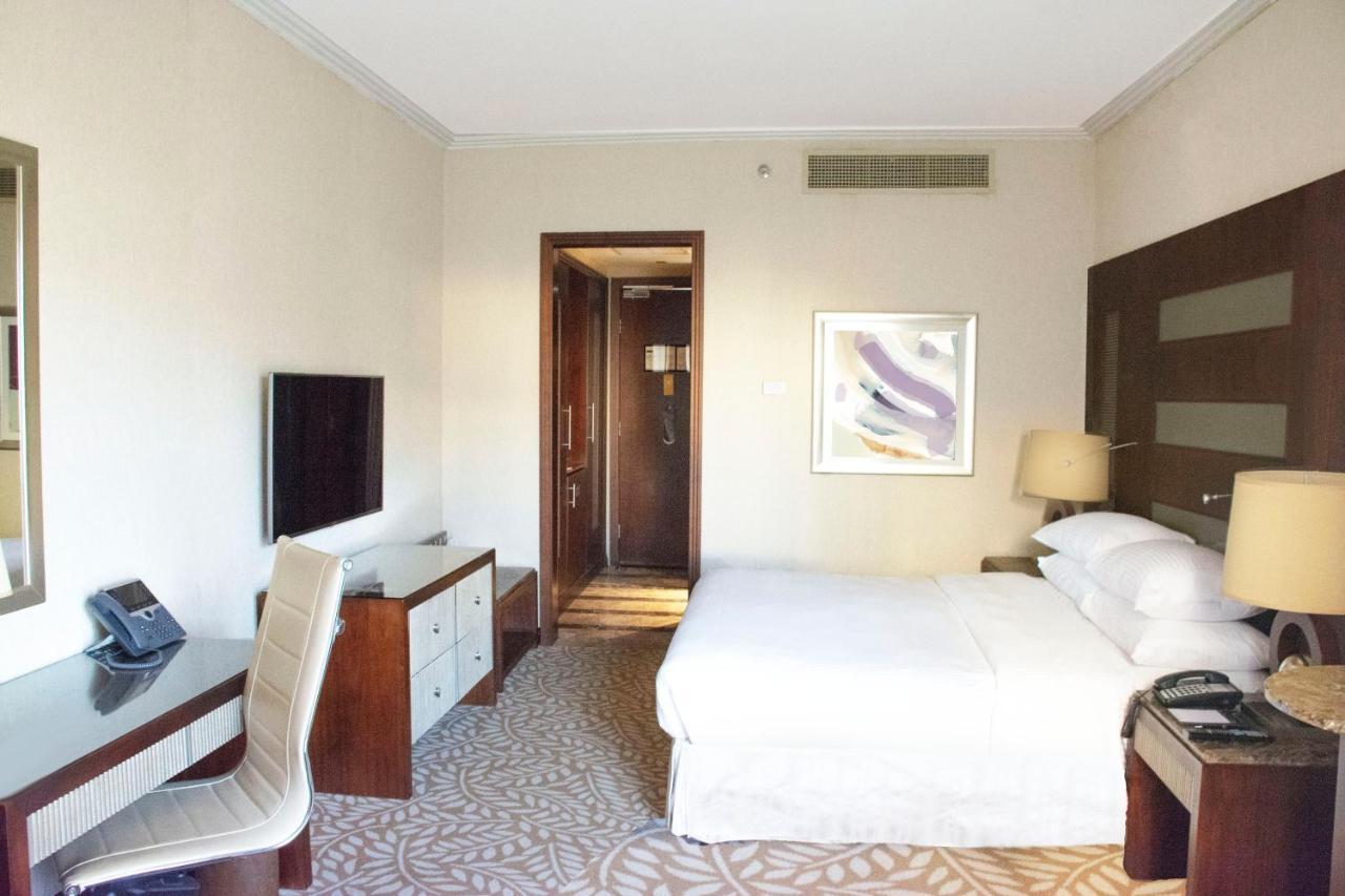 Hotel Al Corniche Dschidda Exterior foto A room at the hotel
