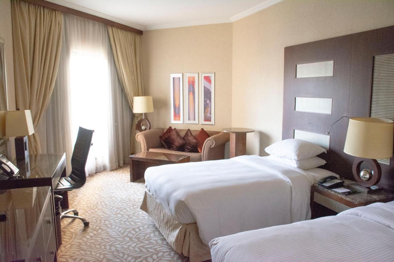 Hotel Al Corniche Dschidda Exterior foto A room at the hotel