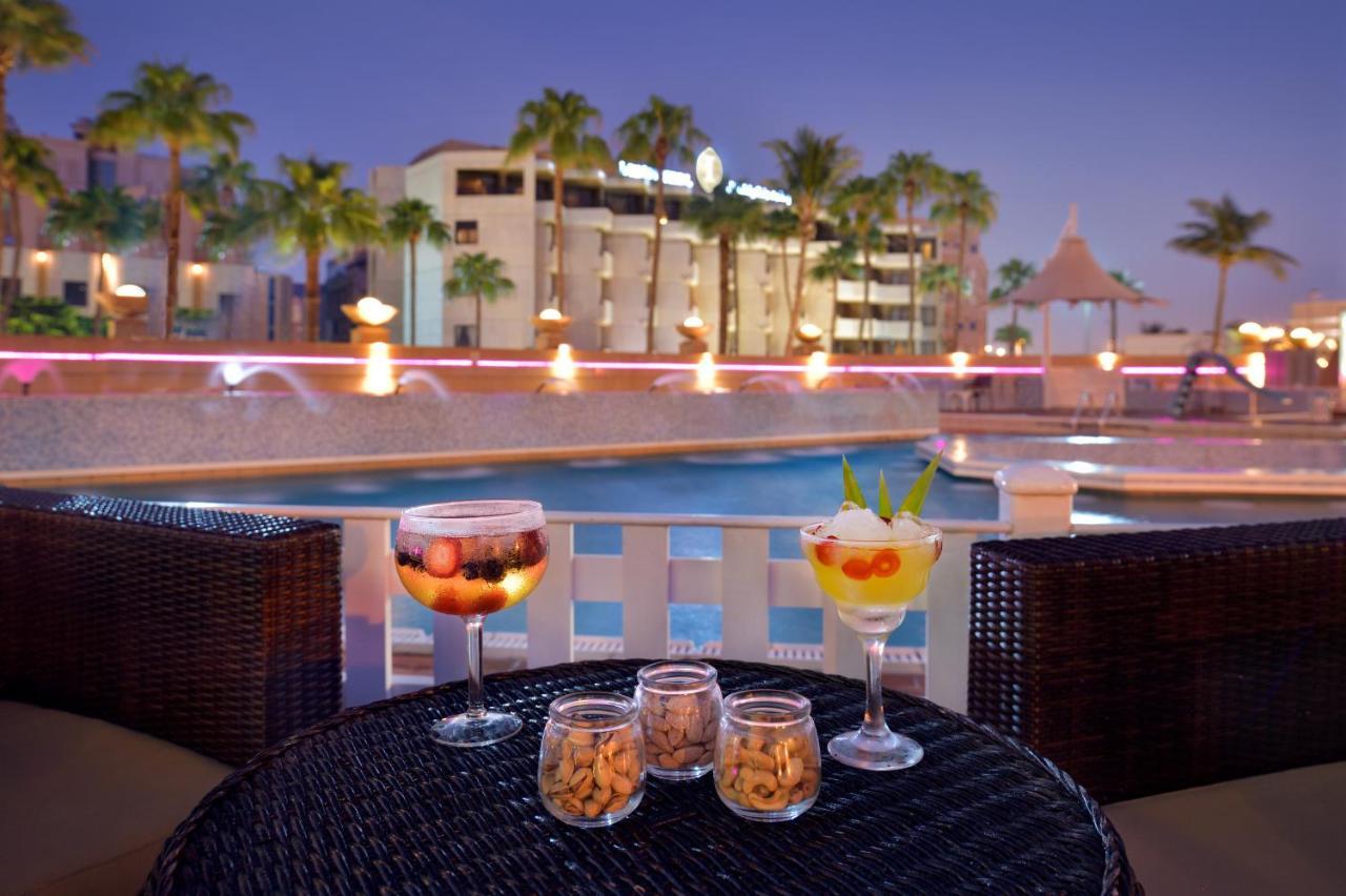 Hotel Al Corniche Dschidda Exterior foto The pool at the Hilton Sharm El Sheikh